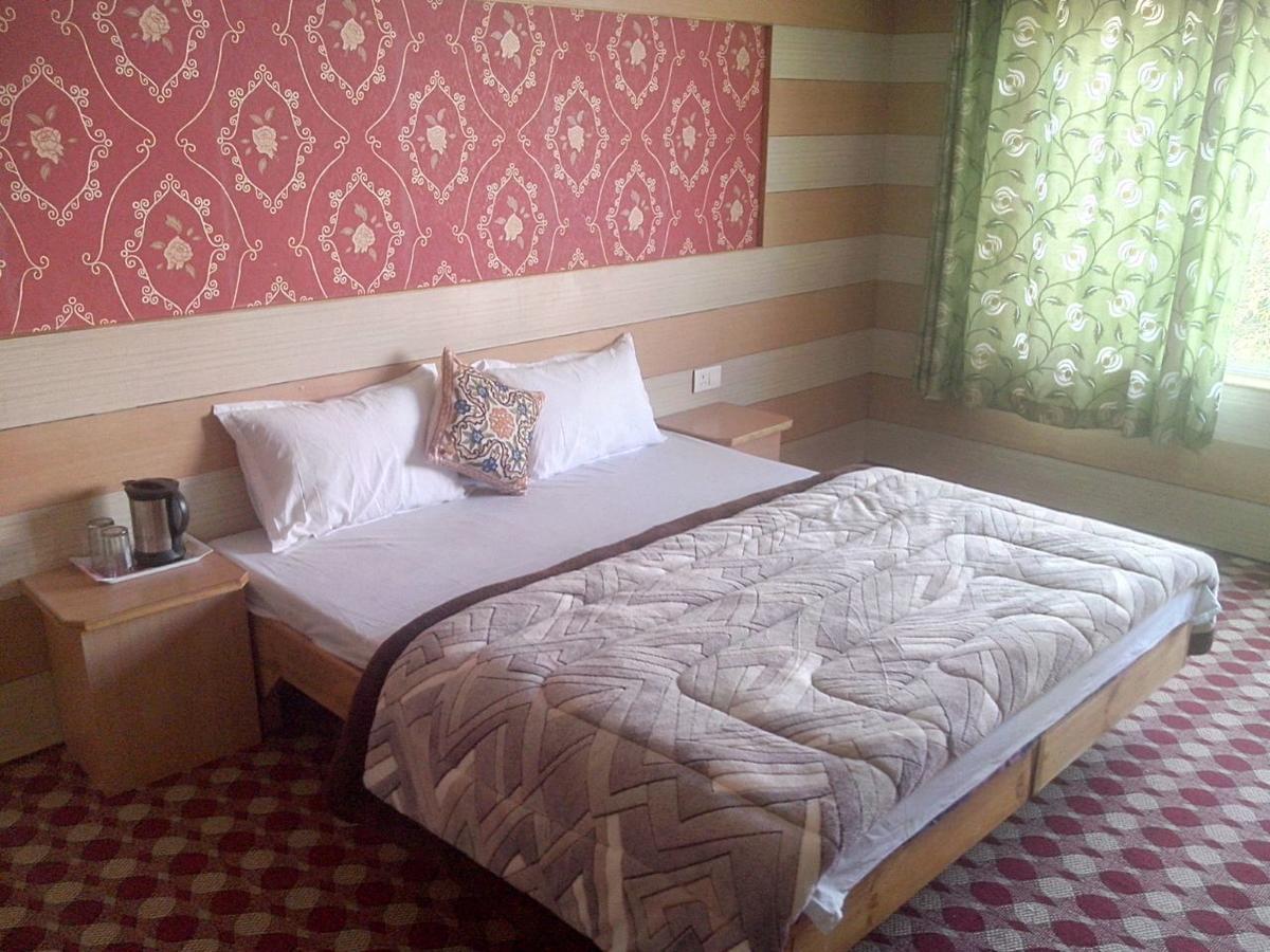 Royal Star Inn Сринагар Экстерьер фото