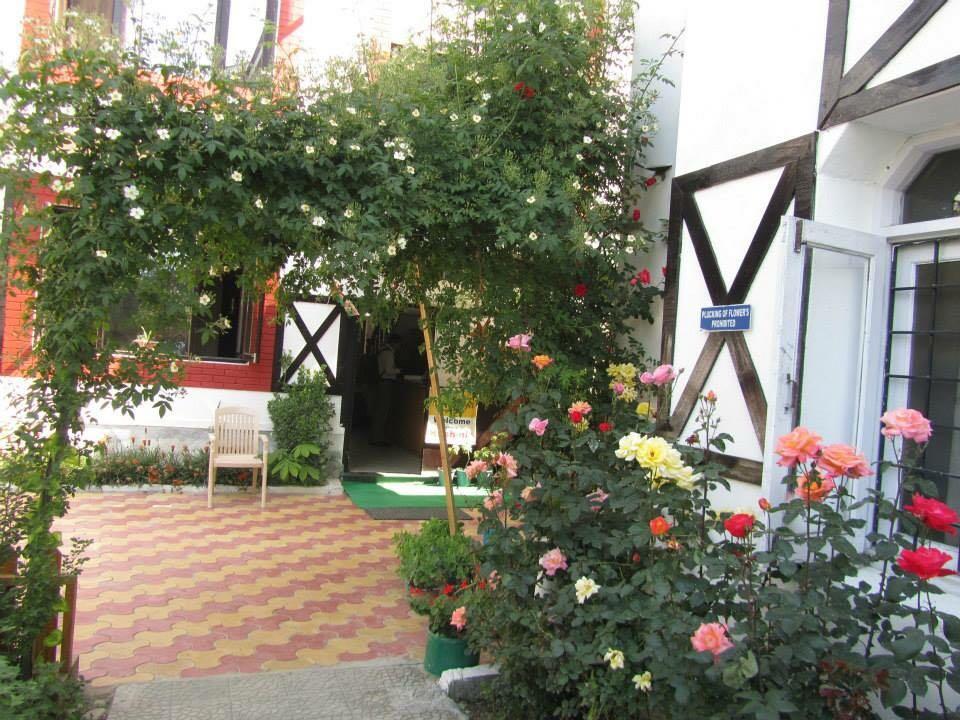 Royal Star Inn Сринагар Экстерьер фото